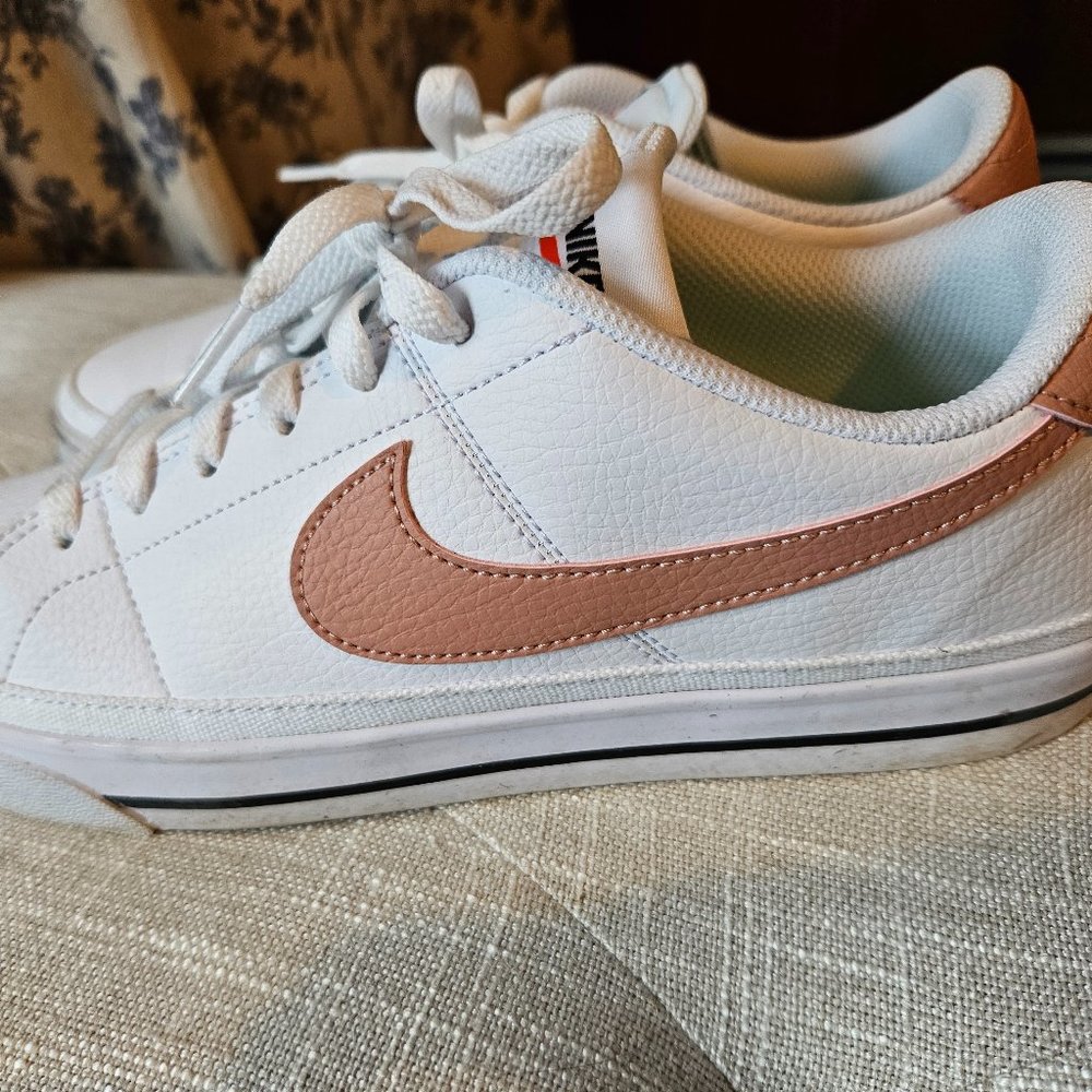 White Nike sneakers size 9.5